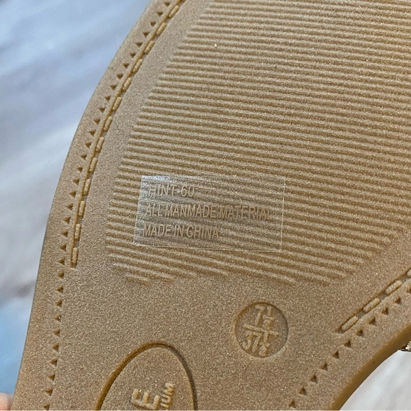 Rouge Helium Geometric Rhinestone Flat Sandals - Picture 8 of 9